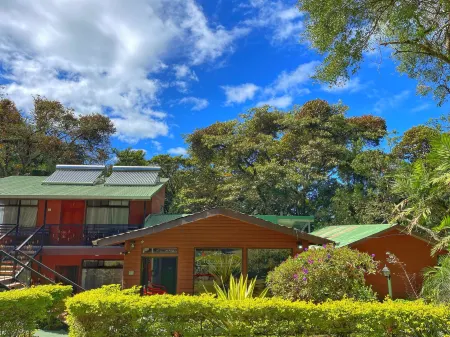 Dreams Lodge Отели рядом с достопримечательностью «San Luis Waterfall»