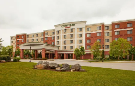 Courtyard Gettysburg Отели в г. Боннеовилл