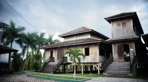 Houseboat Bee Kelotok Hotel di Kabupaten Kotawaringin Barat