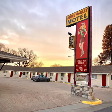 Annie Oakley Motel Oakley