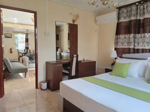 Riverside Holiday Home - Homestays