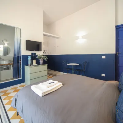 Salotto Borbonico Hotels near Metro Art
