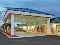 Cozy condotel with King Bed, WiFi, great pool, fitness room and much more! 휫필드 호텔