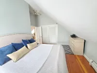 Contemporary Coastal 2 Bed - Condos