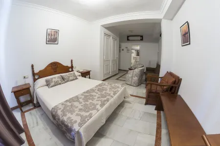 Hotel la Pinta Отели рядом с достопримечательностью «Huelva»