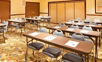 Holiday Inn Express & Suites Pauls Valley