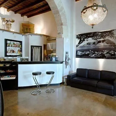 Ucciardhome Hotel