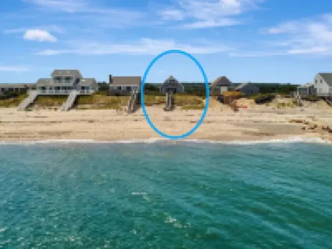 Oceanfront home on Private Beach! โรงแรมในSandwich