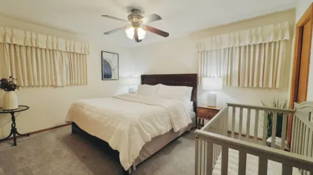 South Saint Paul 5 Bedroom - Kraft Gallery by Minne-Getaway