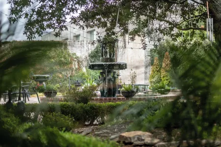 Old Capitol Inn Отели рядом с достопримечательностью «Джексон Зу»