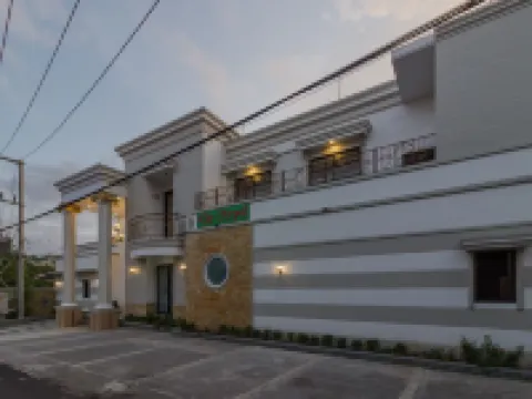 RedDoorz Plus Near Pantai Malalayang Manado Hotels in Malalayang