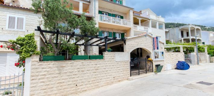 Apartments and Room Napoli Hotels in Bol