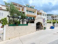 Apartments and Room Napoli Hotels in Bol