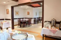 Kolonna Hotel Brigita - 朝食