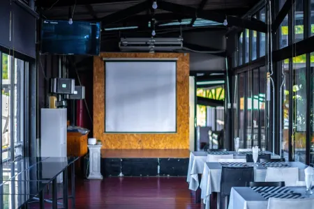 The b Ranong Trend Hotel