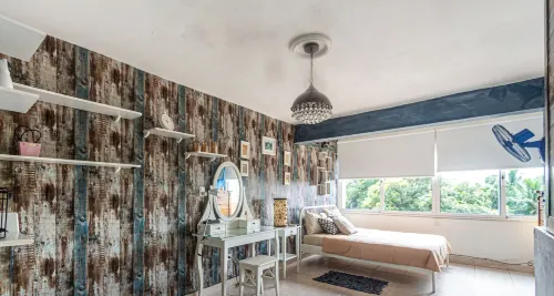 Unusual Artist's Loft with jacuzzi and Roof Terrace