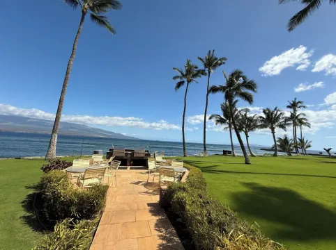 Seaside Surf Spot Oceanfront 1-bedroom in Ma'alaea with AC