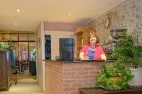 Logis Hotels - Hôtel et Restaurant de la Montagne Noire - ที่มีอ่างอาบน้ำ
