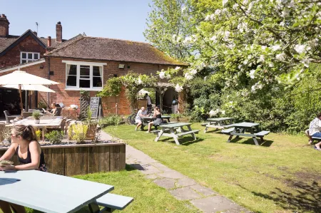 The Dundas Arms Отели в г. Хангерфорд