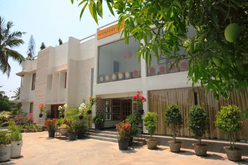 Hotel Villa Highnest - Oragadam -Sriperumbudur Отели в г. Сриперамбудер