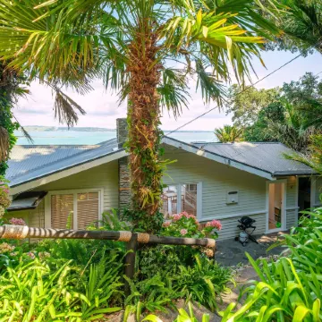 Koi Waiheke with Private Beach Access and Mooring
