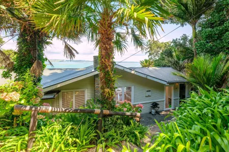 Koi Waiheke with Private Beach Access and Mooring