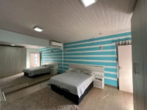 與購物中心PVH後面的波薩達住宅