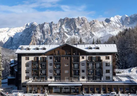 Hotel Tofana Cortina Отели рядом с достопримечательностью «Пять Башен»