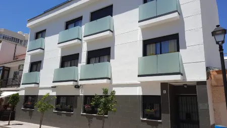 Bnbook Medea Apartments Отели в г. Фуэнхирола