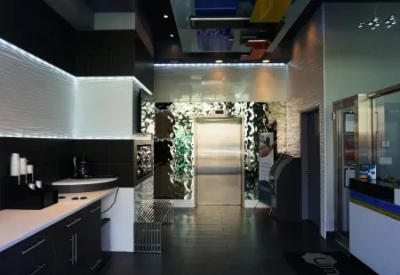 Umbrella Hotel Bronx Отели рядом с достопримечательностью «Зал славы великих американцев»