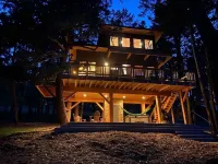 Upscale Treehouse Escape - Hot Tub & Mountain Air