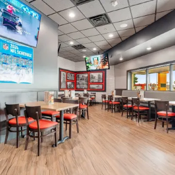Ramada by Wyndham Sioux Falls Airport-Waterpark & Event Ctr Отели в г. Су-Фолс