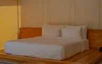 Kadena Glamping Dive Resort Các khách sạn ở Cinangka