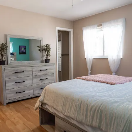 Four Bed Home with Pool Game Room Bar Near Beach