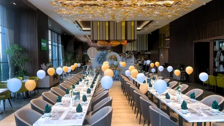 Wyndham Garden Legend Halong Отели рядом с достопримечательностью «Signature Royal Cruise»