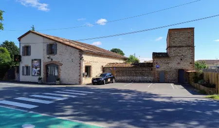 16 Bis-Gîte-Hôtel-Appartement Отели в г. Сестероль