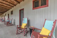 The Furry Lodge & Suites 13 Hotels in Waynesville