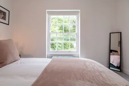 Cosy 1Bd in Malvern with Stunning Views!