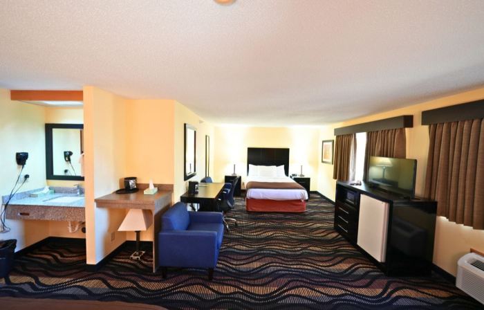 Rock Island Inn & Suites Streator IL