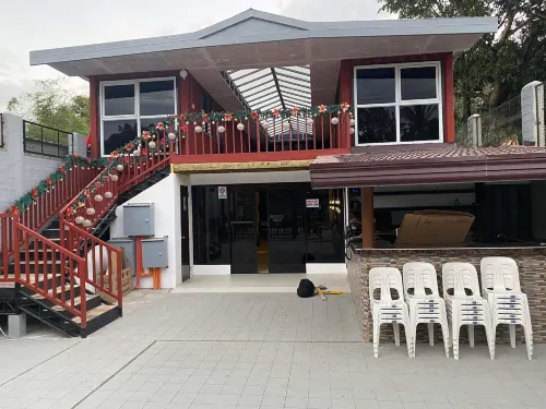 Krossroads Inn Hotels in Bagac