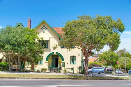 Neutral Bay Lodge Отели в г. Cammeray