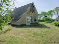 Bungalow in Sondel Near Slotermeer Lake Hotels in De Friese Meren