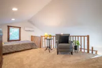The Goldfinch Cabin 15 Min to Magnolia Baylor Hotels in Elm Mott