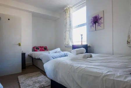 Wood Hus Lodge Cosy Large Family Room 4 Отели рядом с достопримечательностью «Трентам Гарденс»