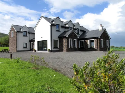 The Cé Hideout Hotels near Feohanagh, stop 332691