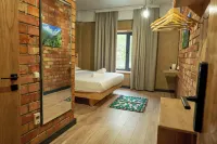Pristine Hotel - 3-Star