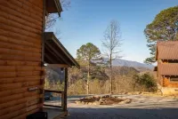 Adelaide's Den 2 Bedroom Cabin by Redawning