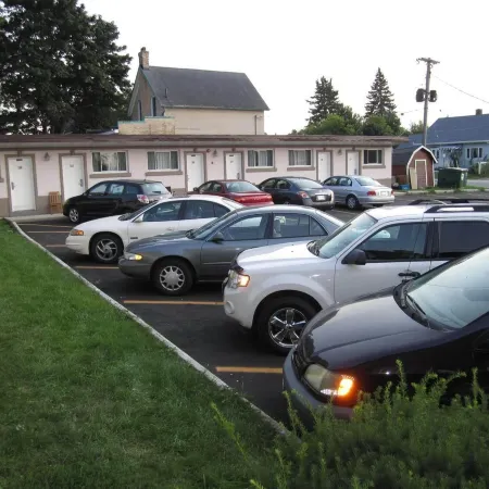 Canadiana Motel