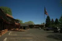 Econo Lodge Inn & Suites Montrose - Black Canyon Area - parkir