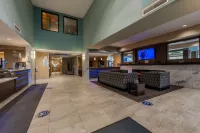 Holiday Inn Express Golden-Kicking Horse